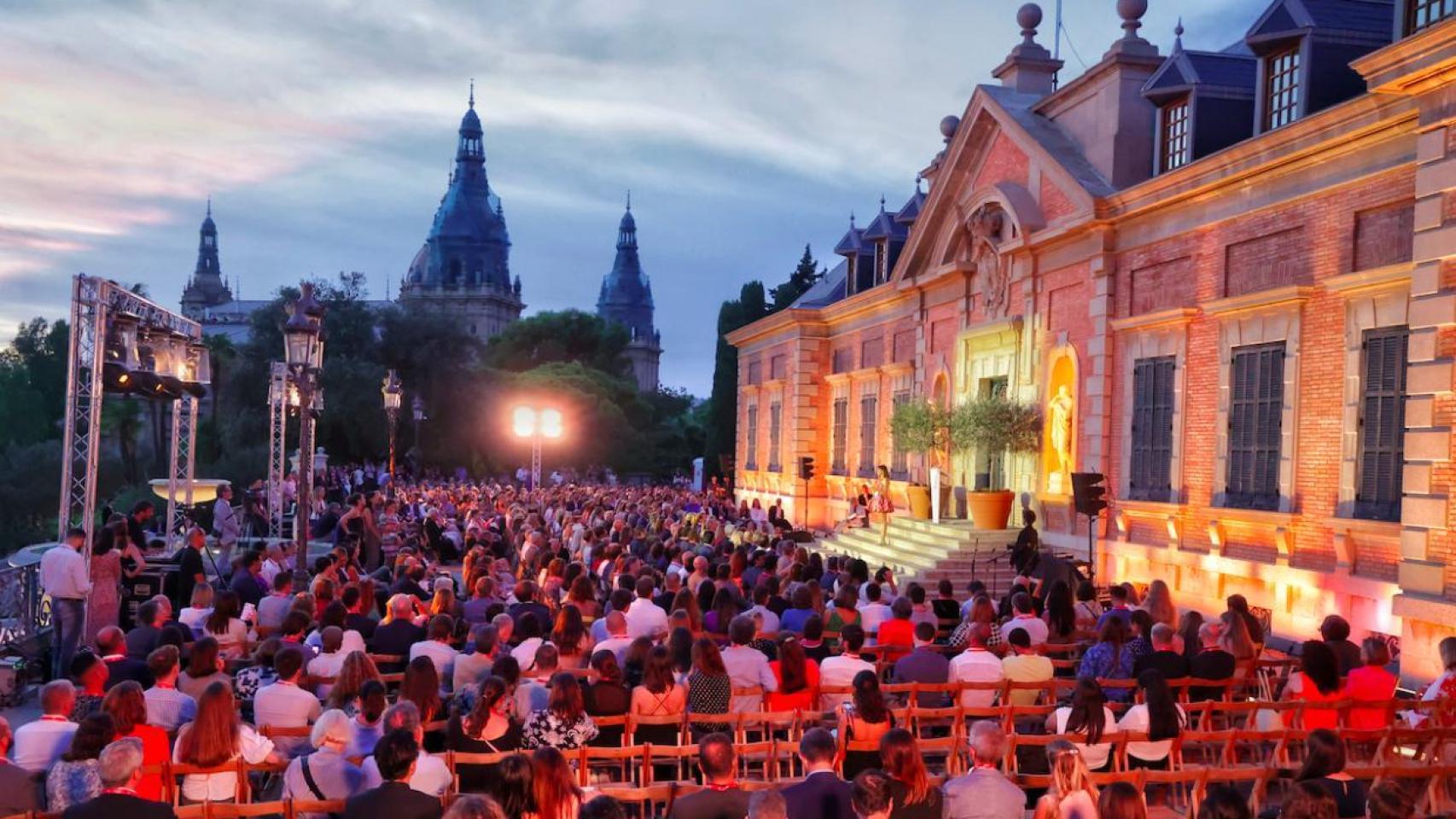 Hola Barcelona Cocktail en los jardines del Palau de Pedralbes